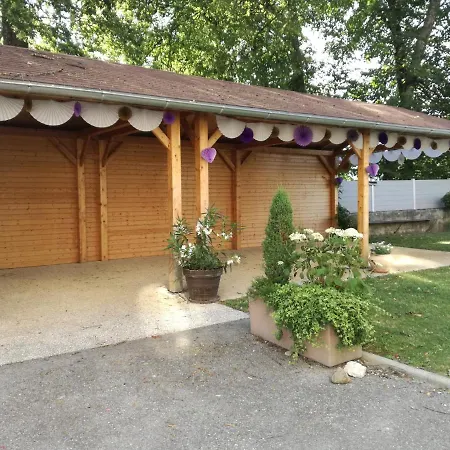 Le Chateau D'Escart Holiday home *