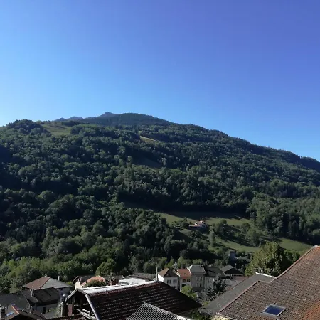 Le Chateau D'Escart Holiday home *